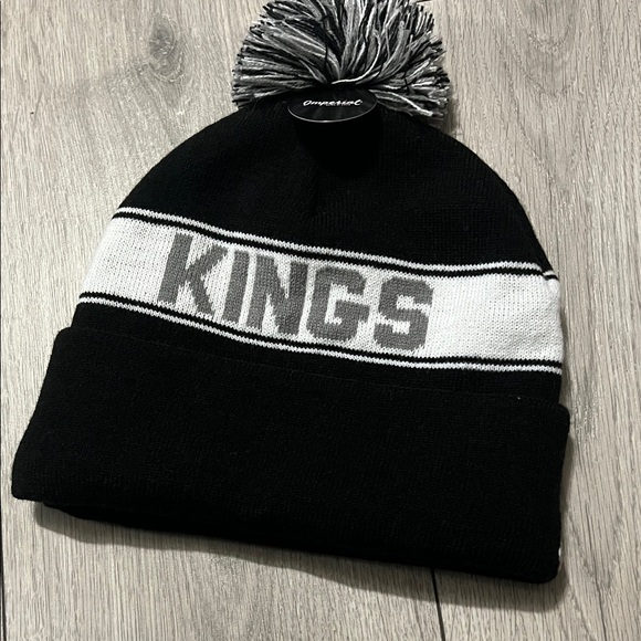 Black and White Kings Beanie with Pom toque - Picture 5 of 8